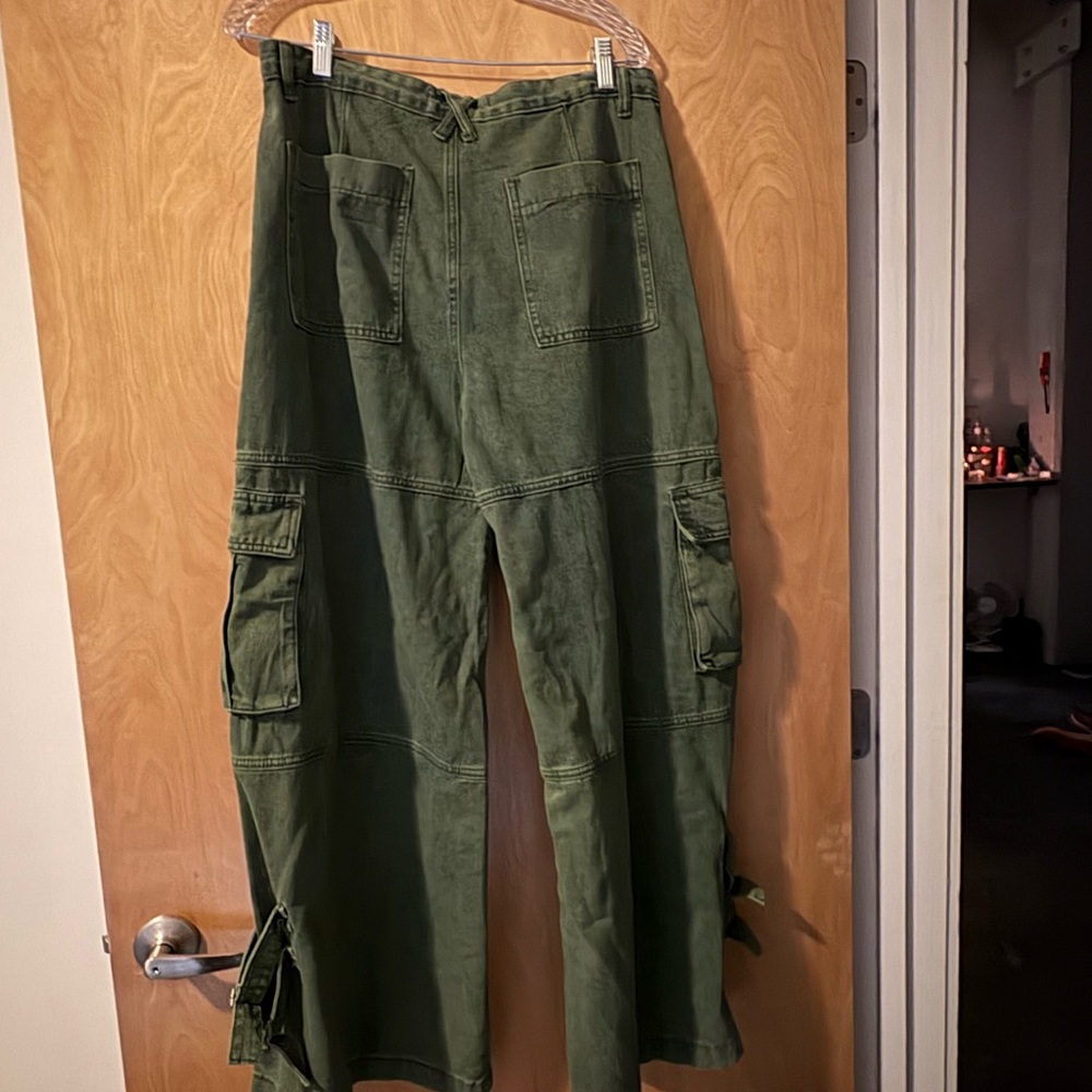 NWT Current Mood, Dolls Kill, Get A Life Wide Leg Cargo Pants - Picture 4 of 5